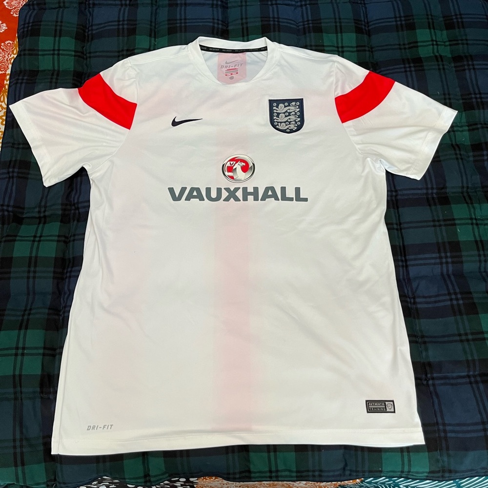 Men’s Team England Soccer Jersey. Nike Drifit size XL. 44 chest. Like new.